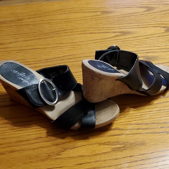 Sandals - Picture 3 of 4